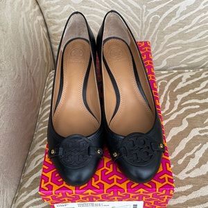 Barely worn Tory Burch black Gabriel pump 8